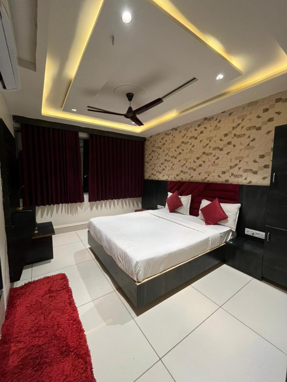 Prime View Hotel Ahmedabad Room photo