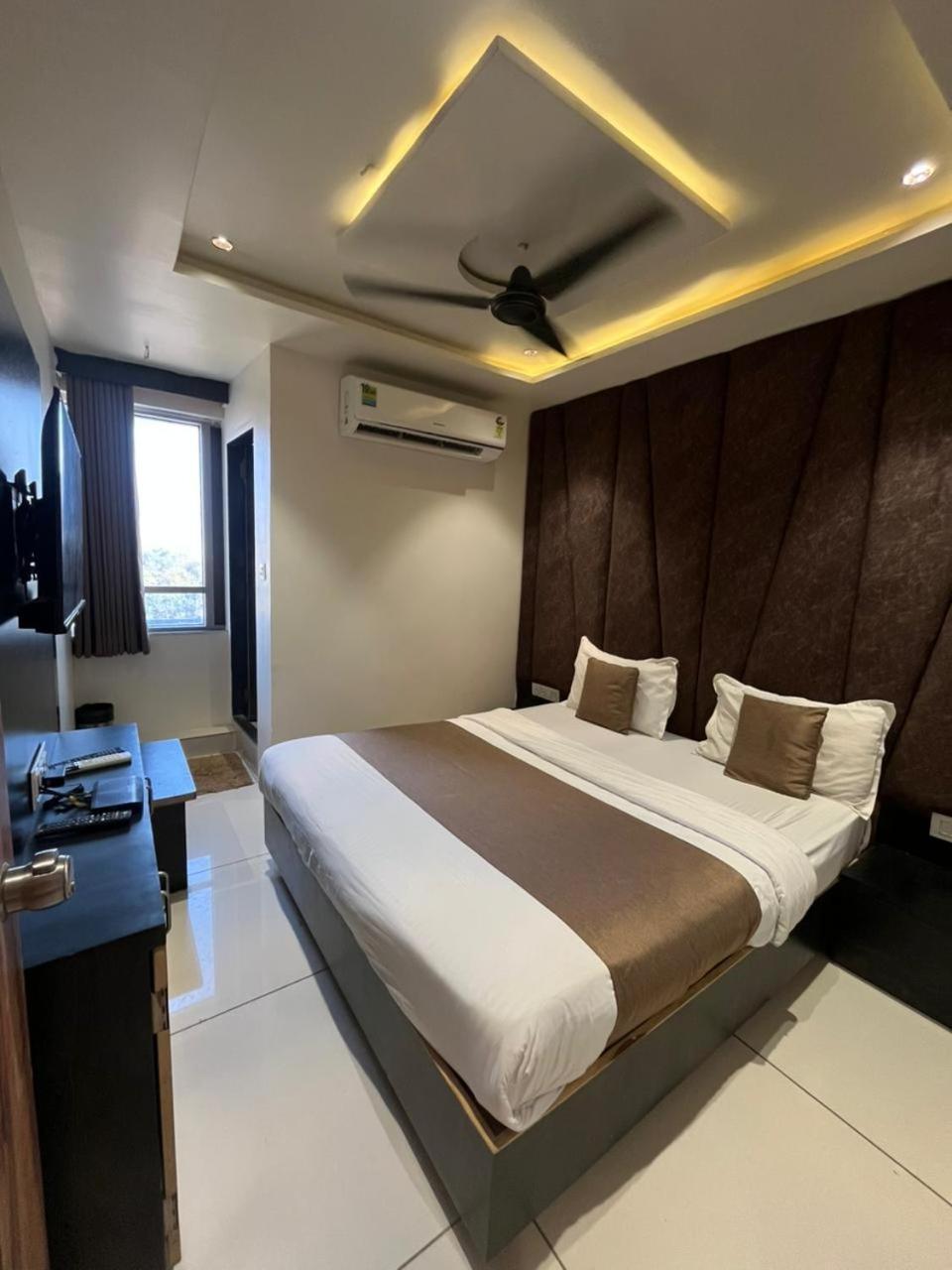 Prime View Hotel Ahmedabad Room photo