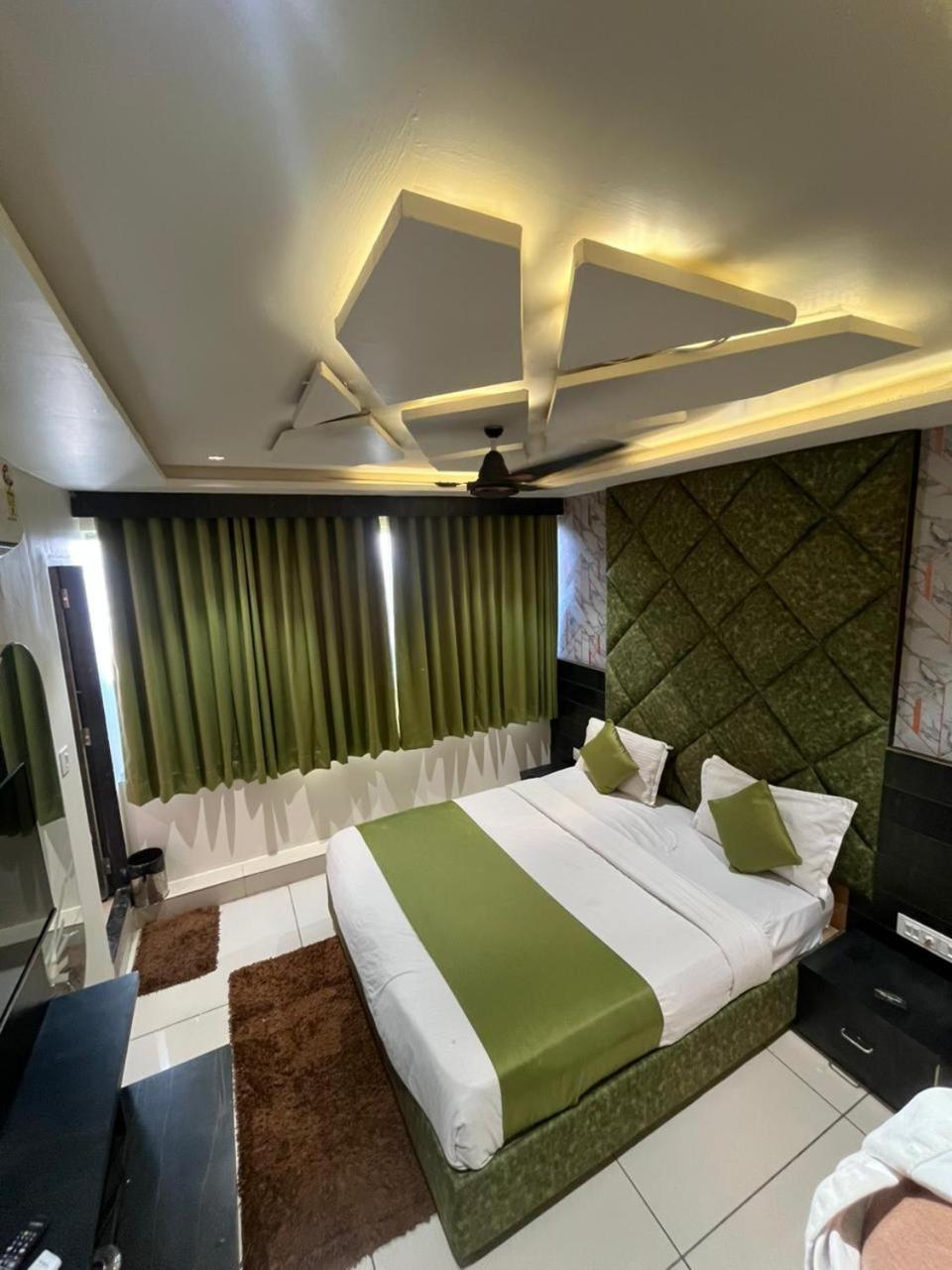 Prime View Hotel Ahmedabad Room photo