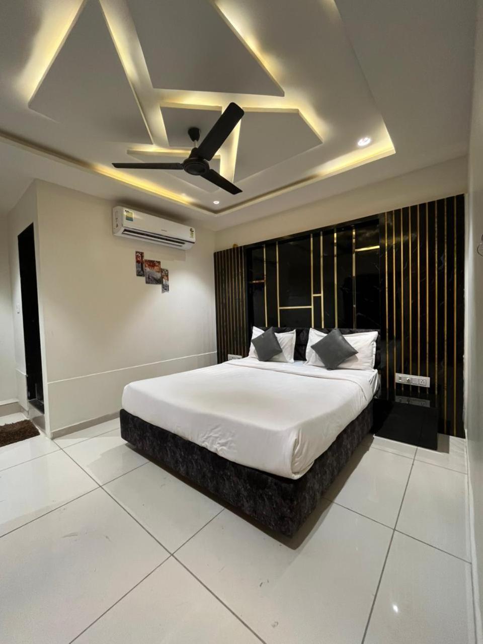 Prime View Hotel Ahmedabad Room photo