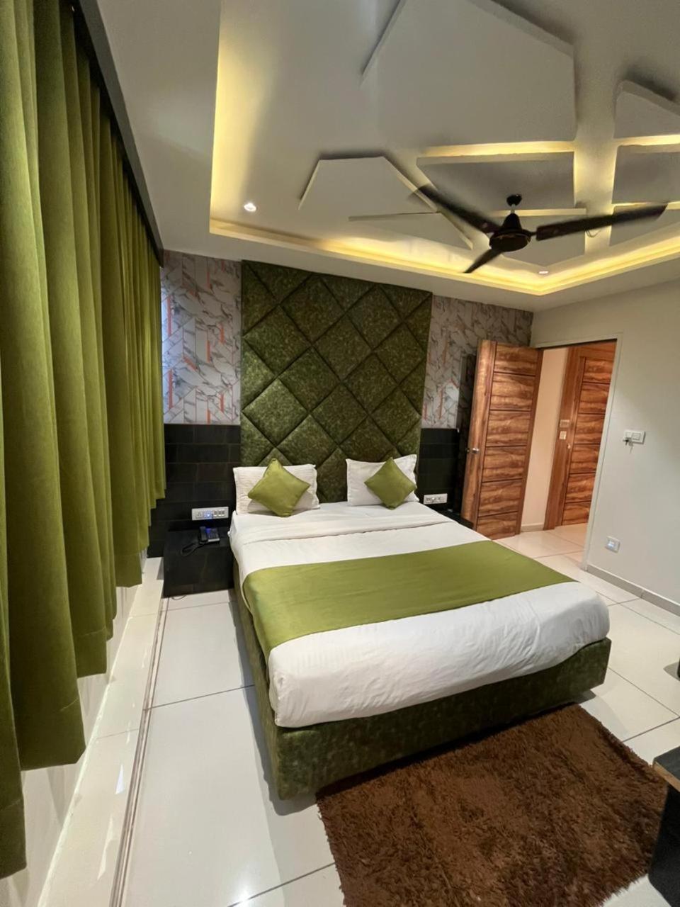 Prime View Hotel Ahmedabad Room photo