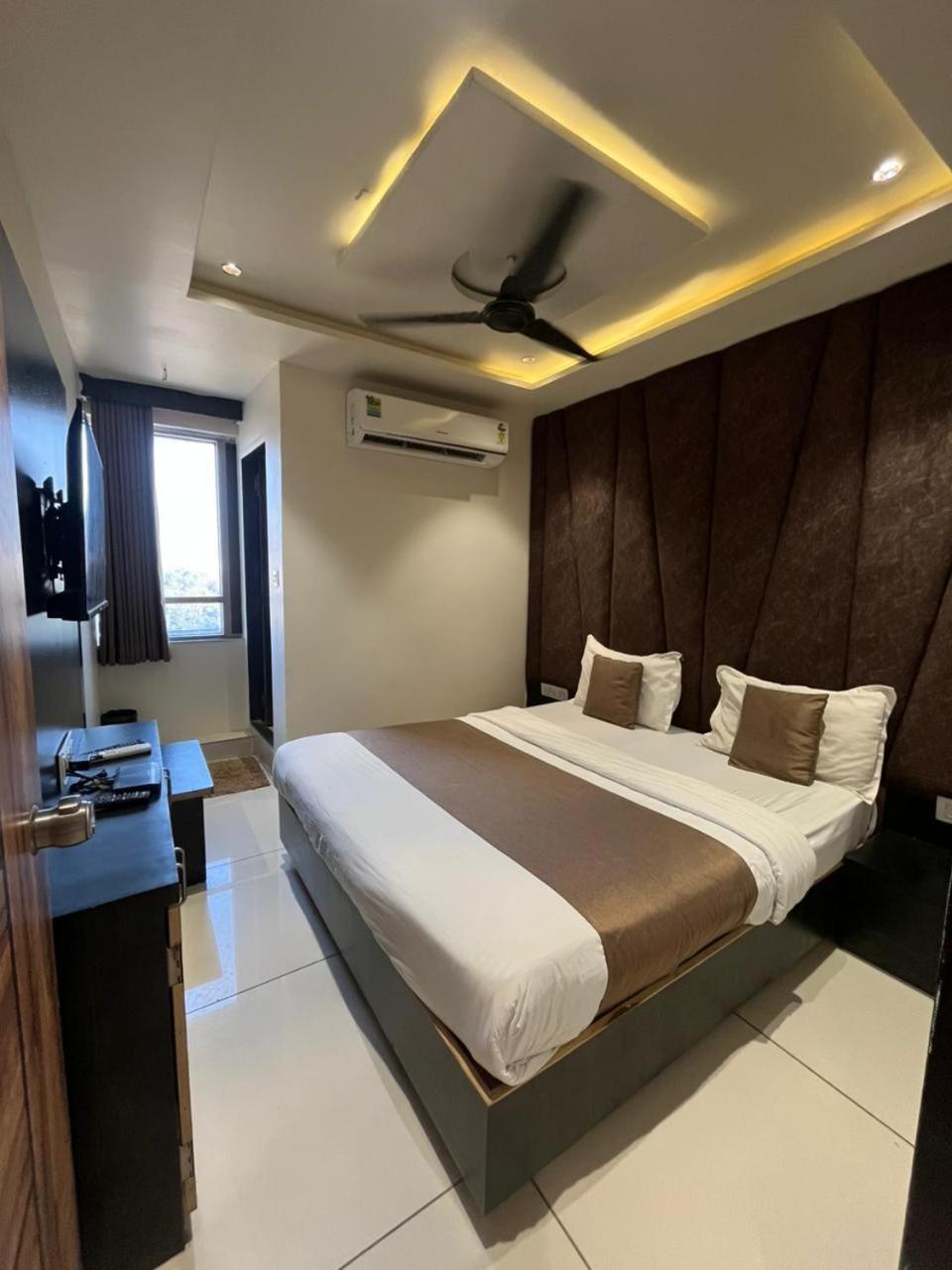 Prime View Hotel Ahmedabad Exterior photo